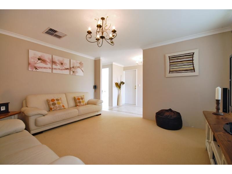 65 Brightlands Circuit, Carramar WA 6031