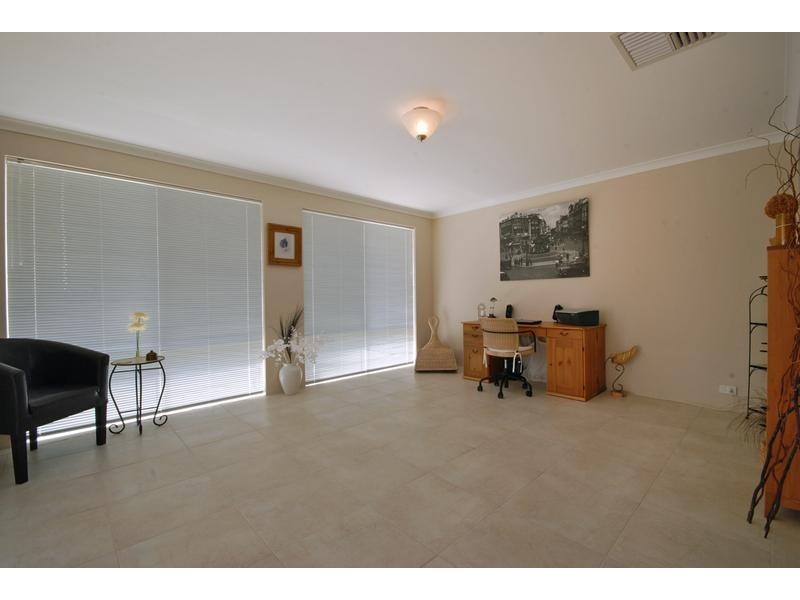 65 Brightlands Circuit, Carramar WA 6031