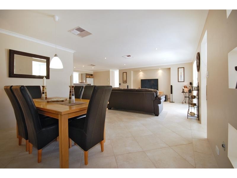 65 Brightlands Circuit, Carramar WA 6031