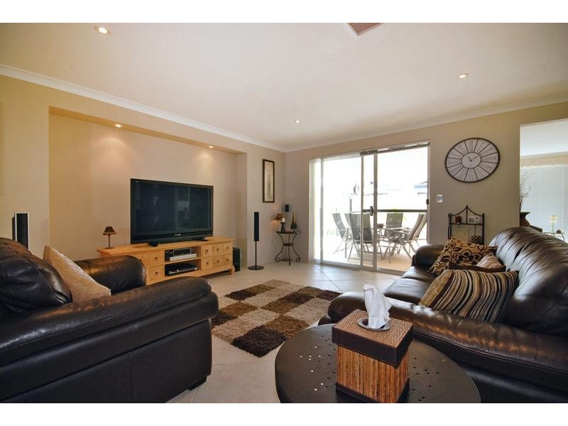 65 Brightlands Circuit, Carramar WA 6031