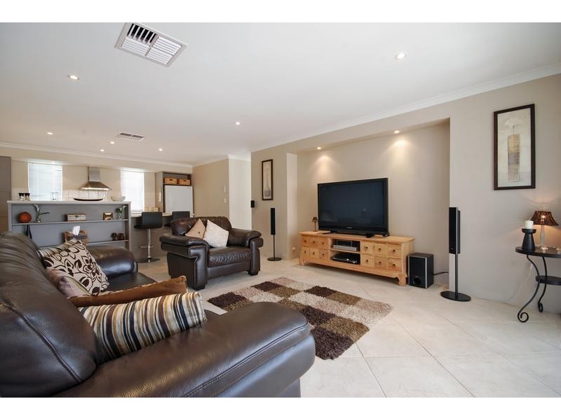 65 Brightlands Circuit, Carramar WA 6031