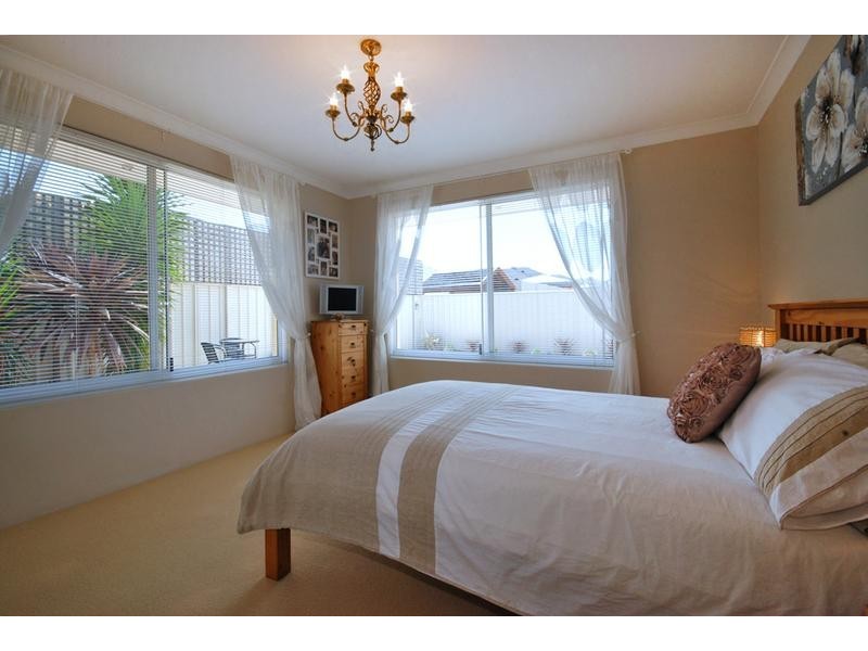 65 Brightlands Circuit, Carramar WA 6031