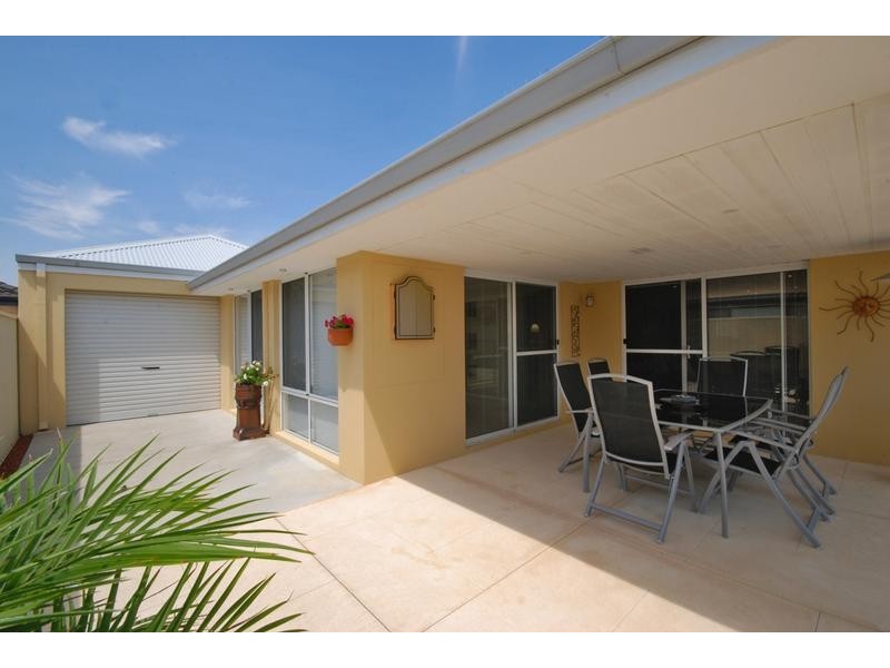 65 Brightlands Circuit, Carramar WA 6031