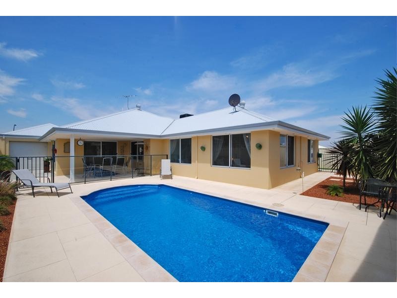 65 Brightlands Circuit, Carramar WA 6031