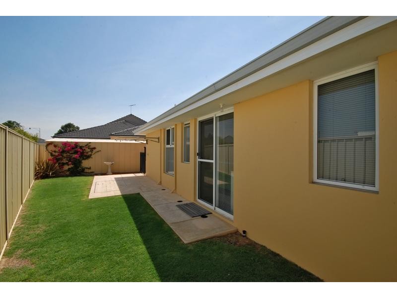 65 Brightlands Circuit, Carramar WA 6031
