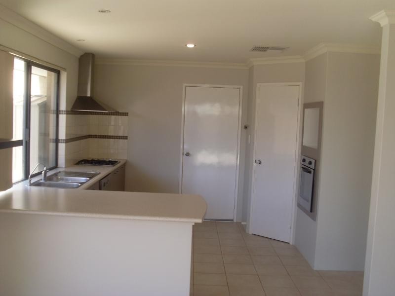 10 Ammanford Crescent, Butler WA 6036