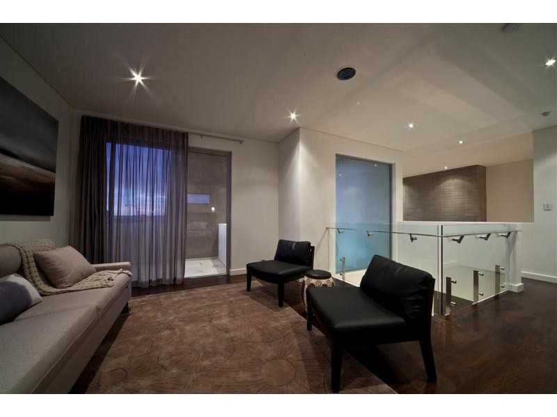 21 Romano Crescent, Iluka WA 6028