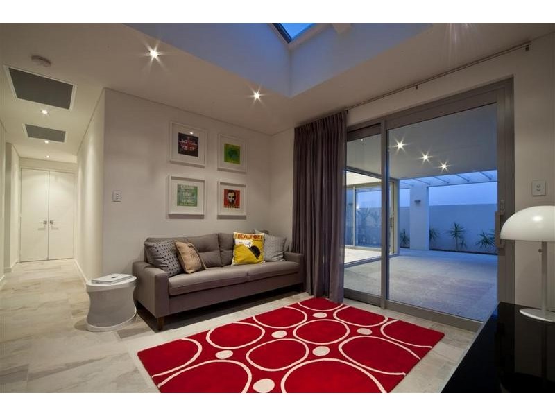 21 Romano Crescent, Iluka WA 6028