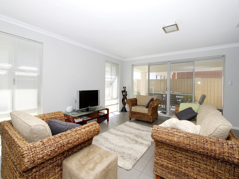 34 Seaspray Crescent, Jindalee WA 6036