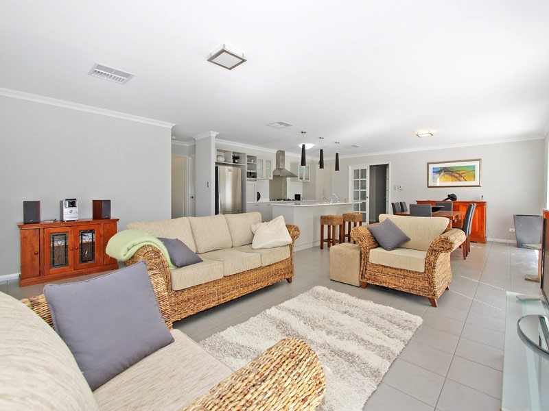 34 Seaspray Crescent, Jindalee WA 6036