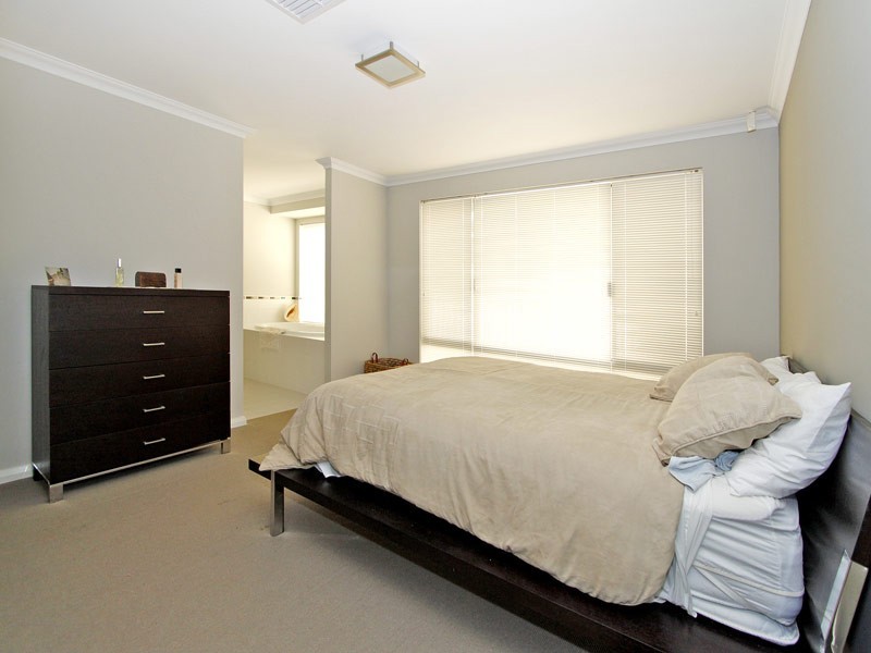 34 Seaspray Crescent, Jindalee WA 6036