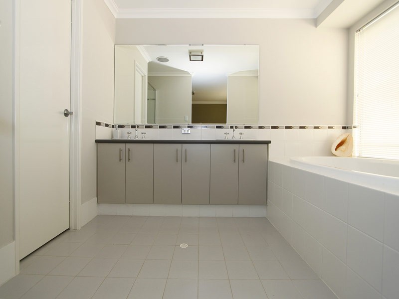 34 Seaspray Crescent, Jindalee WA 6036