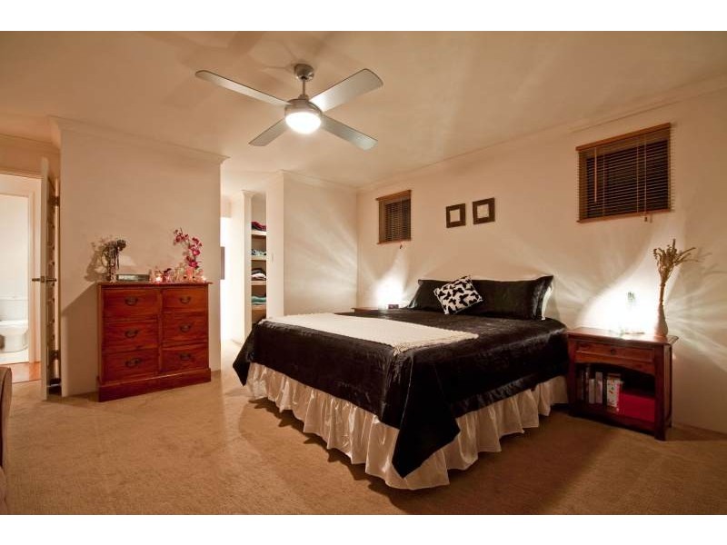 9 Pardalote Way, Tapping WA 6065