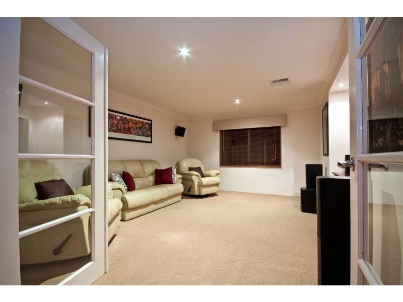 9 Pardalote Way, Tapping WA 6065