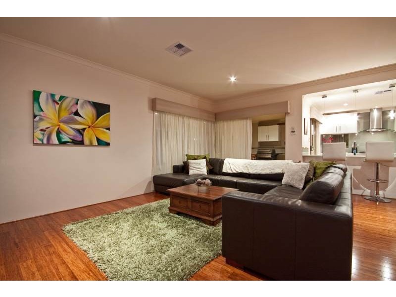 9 Pardalote Way, Tapping WA 6065