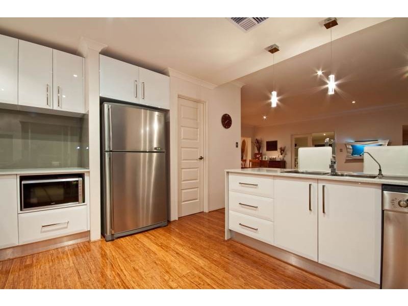 9 Pardalote Way, Tapping WA 6065