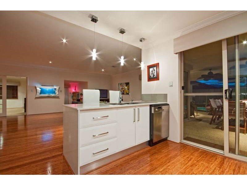 9 Pardalote Way, Tapping WA 6065