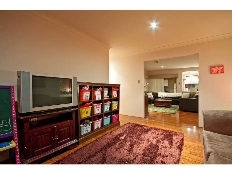 9 Pardalote Way, Tapping WA 6065