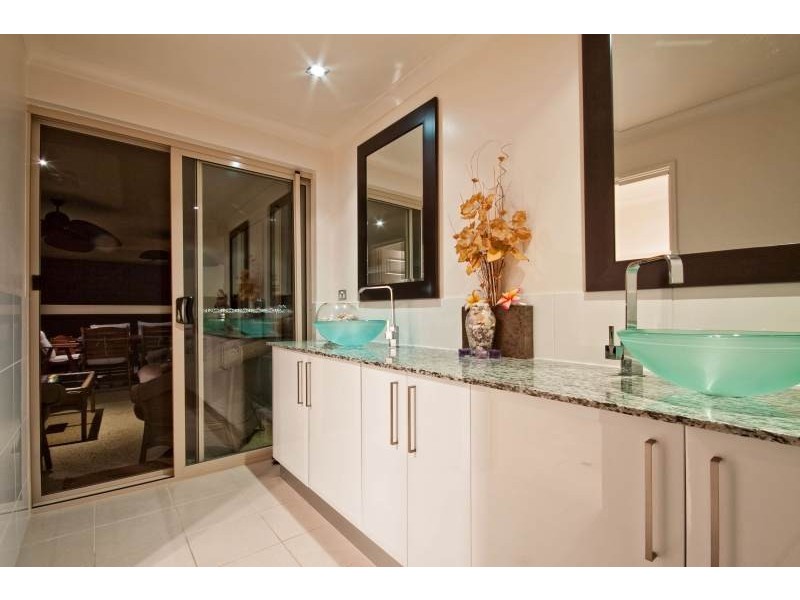 9 Pardalote Way, Tapping WA 6065