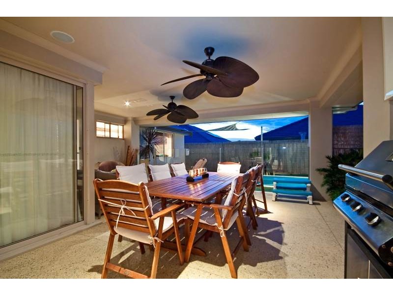 9 Pardalote Way, Tapping WA 6065