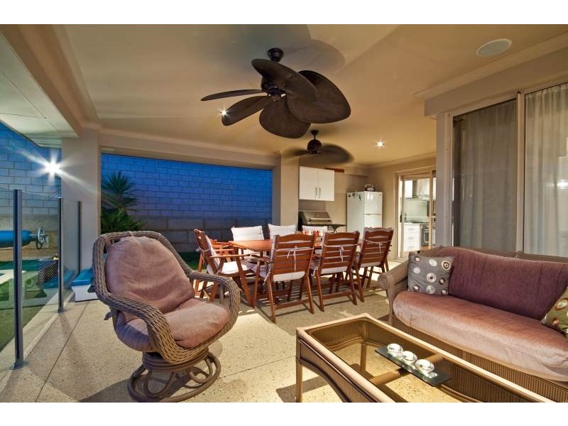 9 Pardalote Way, Tapping WA 6065