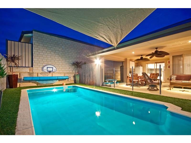 9 Pardalote Way, Tapping WA 6065