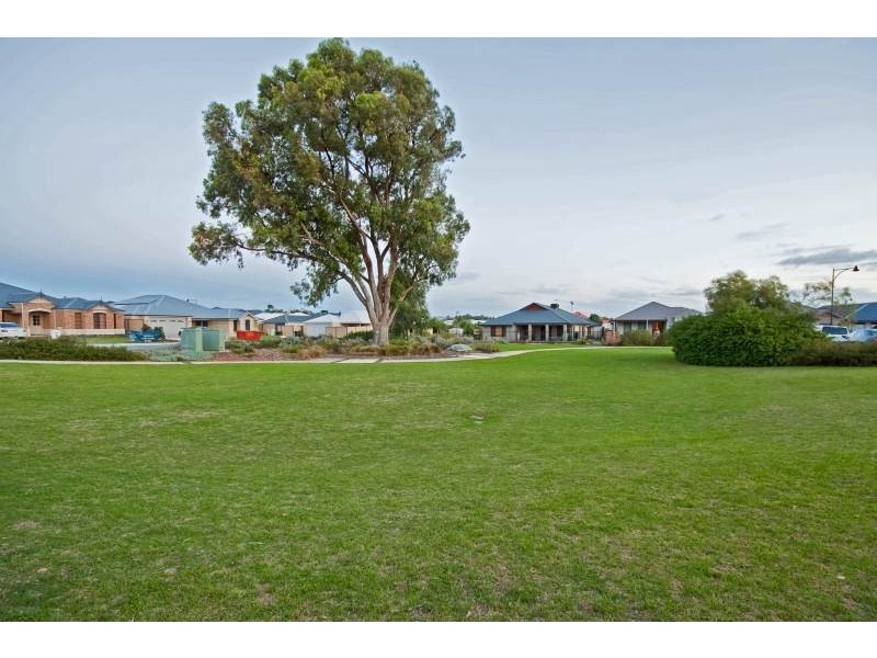 9 Pardalote Way, Tapping WA 6065
