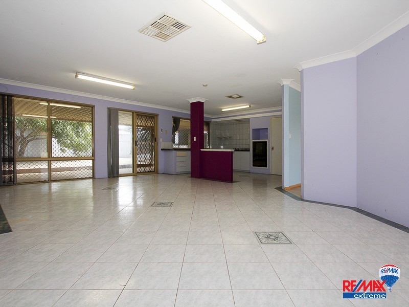 15 Holley Place, Marangaroo WA 6064
