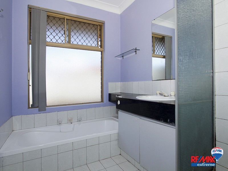 15 Holley Place, Marangaroo WA 6064