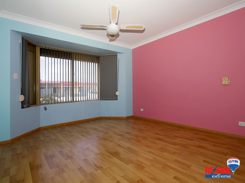 15 Holley Place, Marangaroo WA 6064