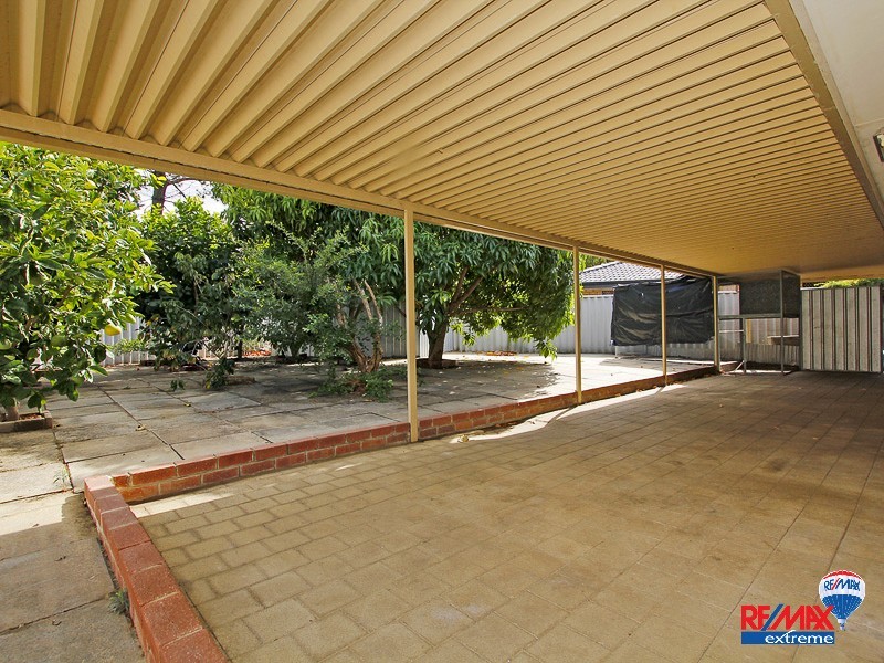15 Holley Place, Marangaroo WA 6064