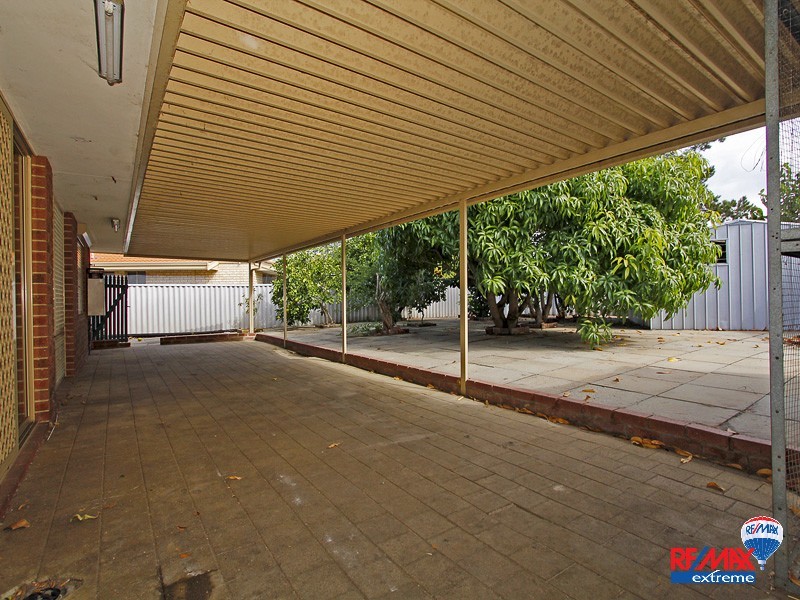 15 Holley Place, Marangaroo WA 6064