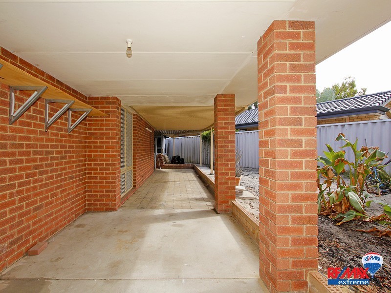 15 Holley Place, Marangaroo WA 6064