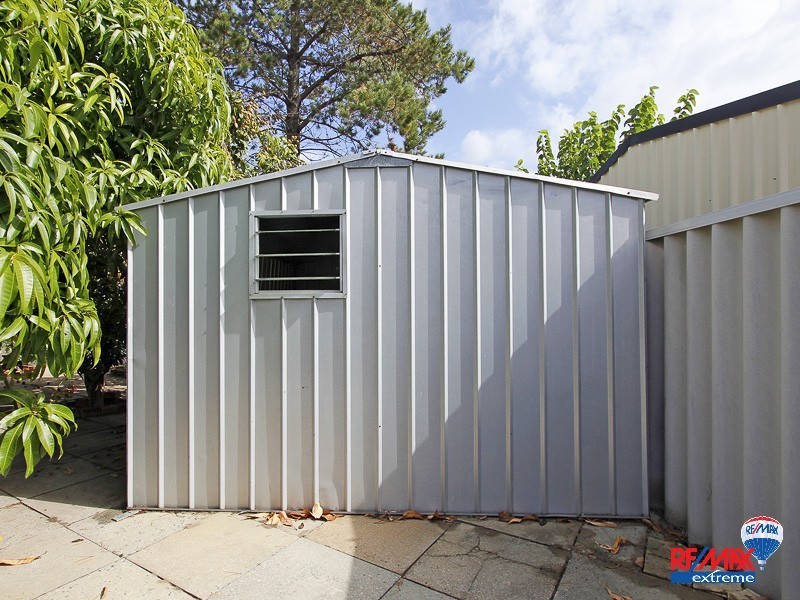 15 Holley Place, Marangaroo WA 6064