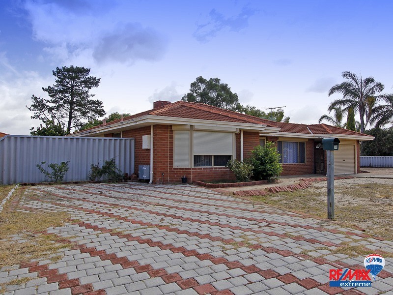15 Holley Place, Marangaroo WA 6064