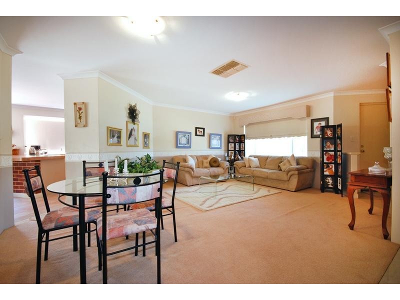 8 Jandabup Close, Sinagra WA 6065