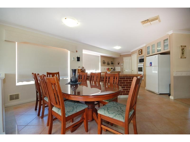 8 Jandabup Close, Sinagra WA 6065