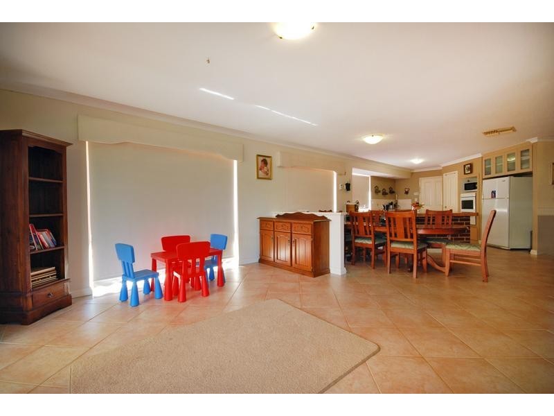 8 Jandabup Close, Sinagra WA 6065