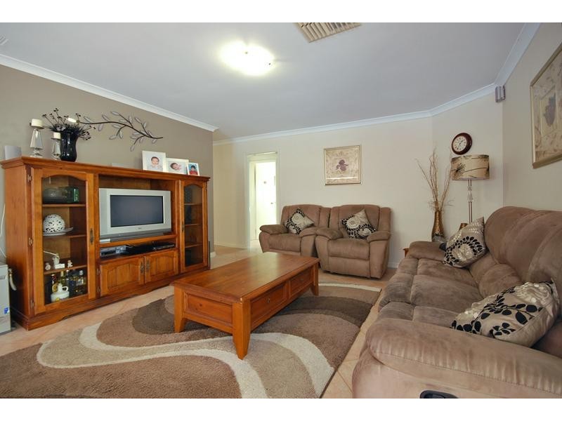 8 Jandabup Close, Sinagra WA 6065