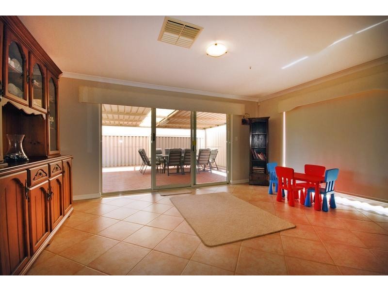 8 Jandabup Close, Sinagra WA 6065