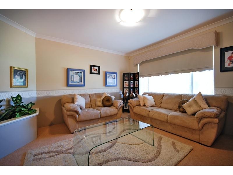 8 Jandabup Close, Sinagra WA 6065