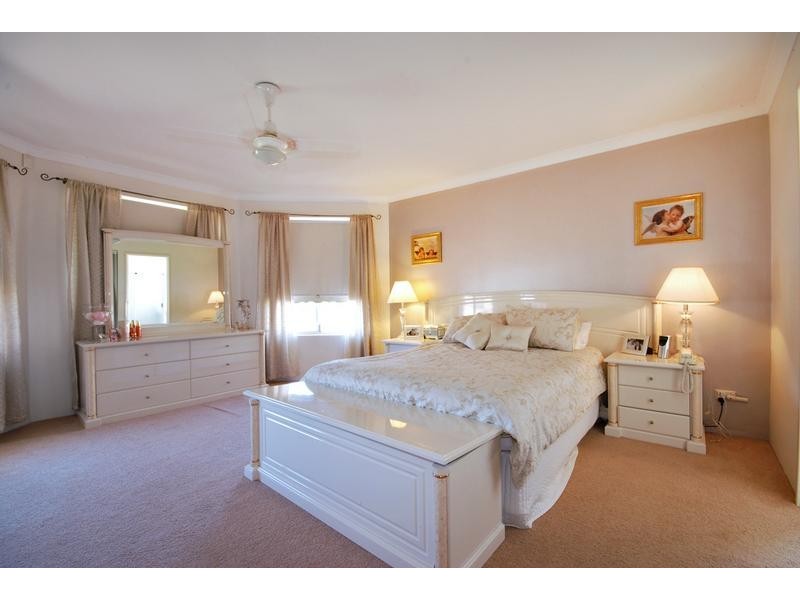 8 Jandabup Close, Sinagra WA 6065