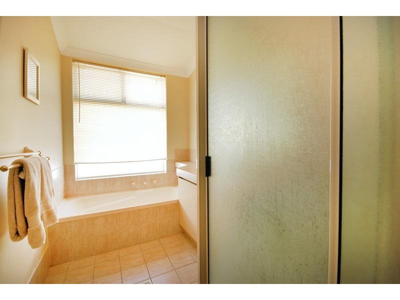 8 Jandabup Close, Sinagra WA 6065