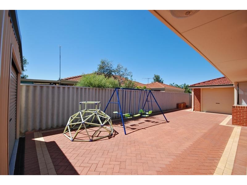 8 Jandabup Close, Sinagra WA 6065