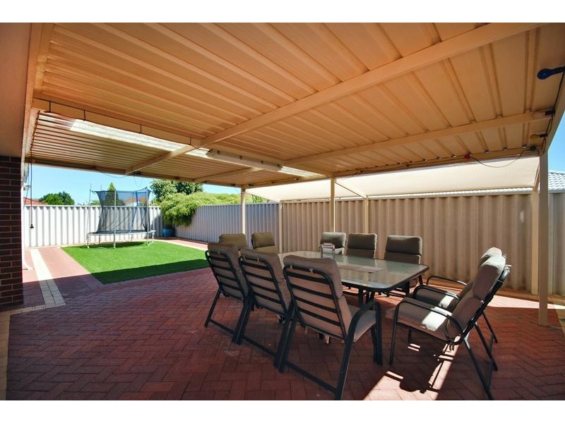 8 Jandabup Close, Sinagra WA 6065