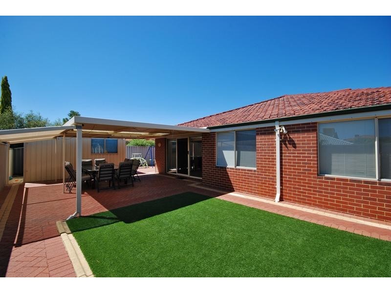 8 Jandabup Close, Sinagra WA 6065