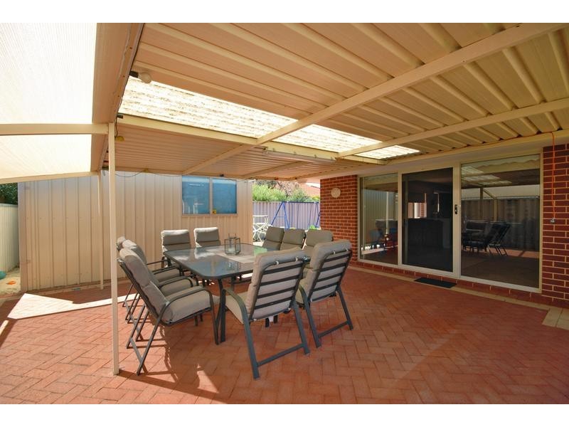 8 Jandabup Close, Sinagra WA 6065