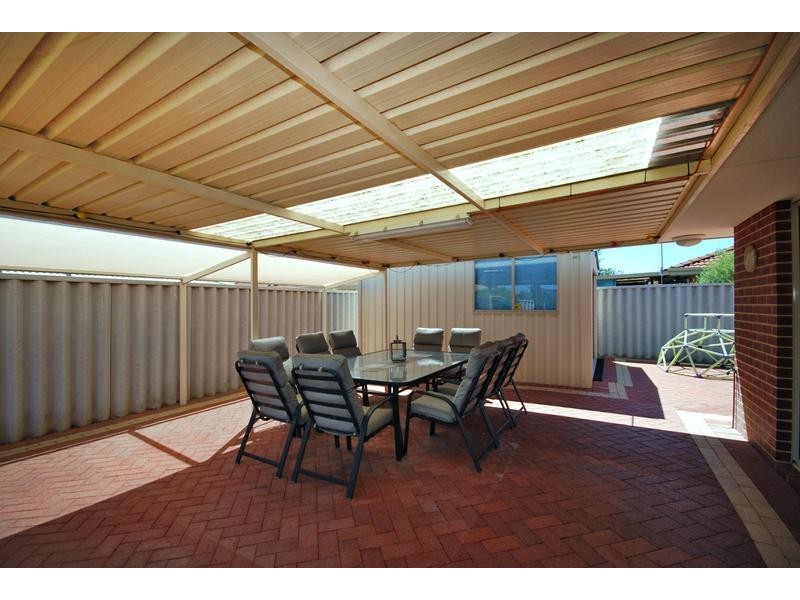 8 Jandabup Close, Sinagra WA 6065