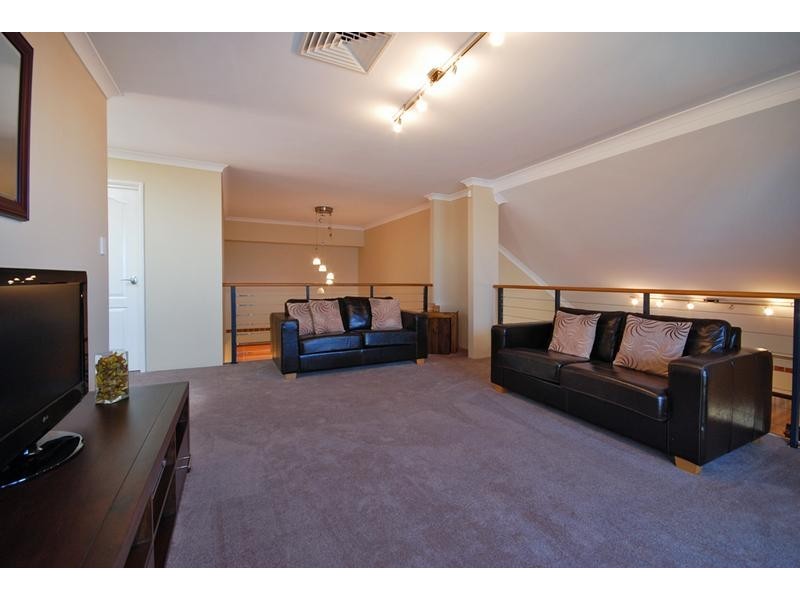 19 Bantry Bend, Mindarie WA 6030