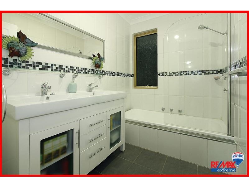 2 Tenby Close, Merriwa WA 6030